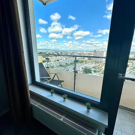 Luxusny Na 21 Poschodi S Parkovanim Zadarmo Ba * براتسيلافا