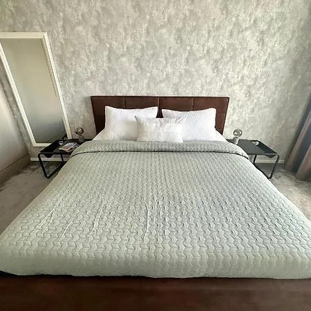 Luxusny Na 21 Poschodi S Parkovanim Zadarmo Ba شقة براتسيلافا